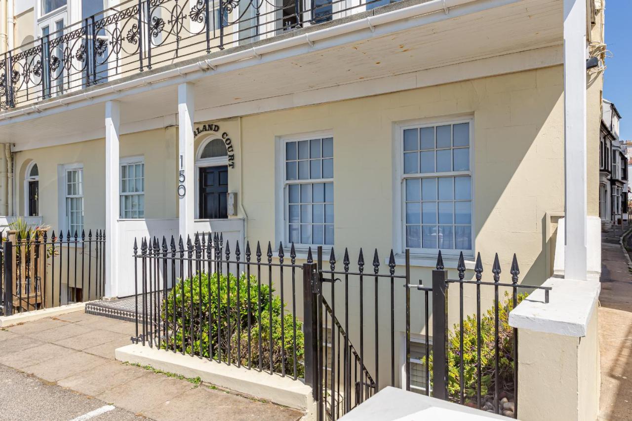 Beaches Brighton - Luxury Seafront Accommodation Exterior photo